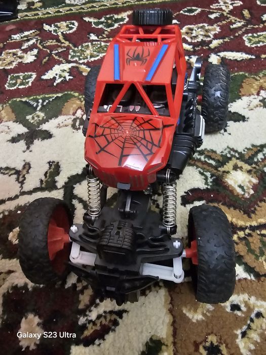 Машинка на пульте управления