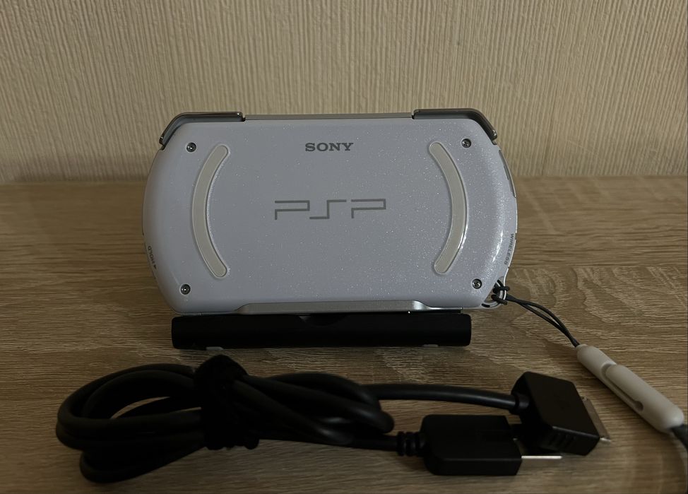 Sony PSP GO Белая