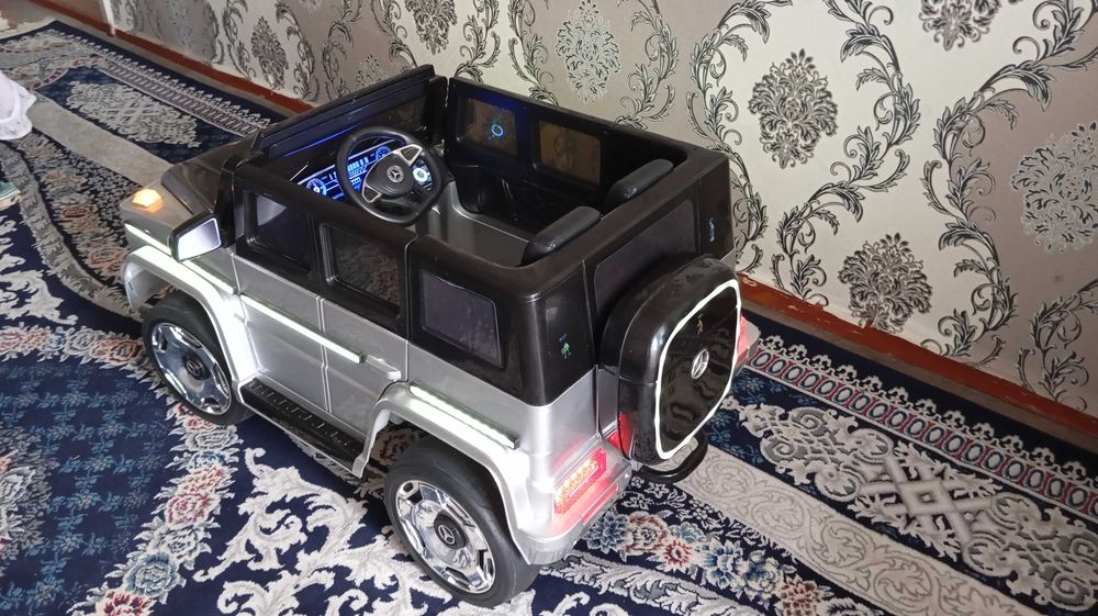 Bolalar mashinasi sotiladi.