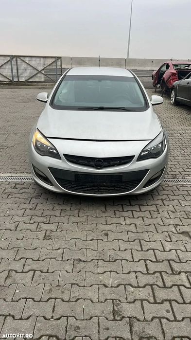 Usa stanga fata/Usa dreapta fata pentru Opel Astra J sedan din 2018