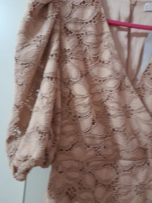 Rochie MNG bej din dantela