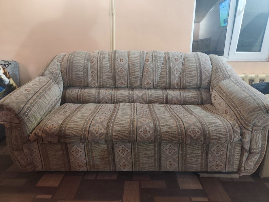 Продаются 2 дивана срочно.