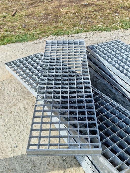 Trepte zincate 88x20