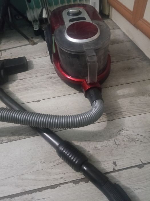 Пылесос рабочий.