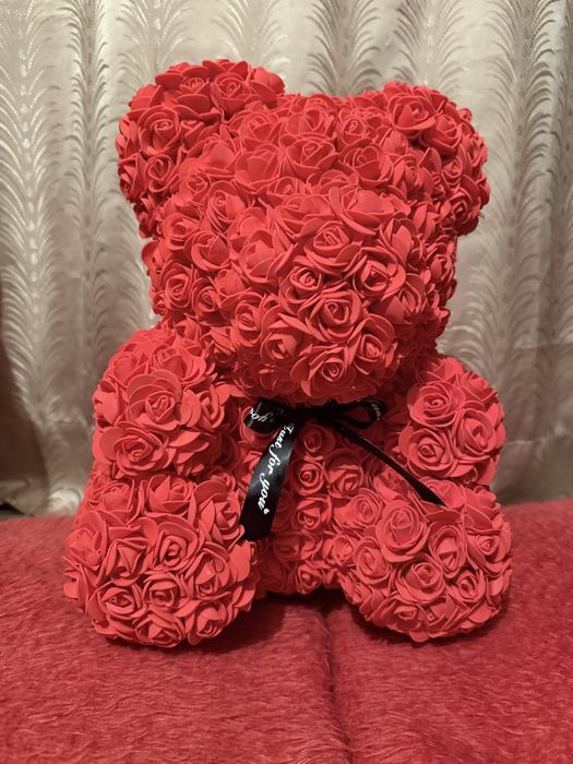 Мече от рози със панделка. Червено,Розово,Бяло