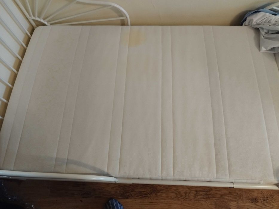 Разтегателно детско легло Икеа с матрак и подматрачна рамка