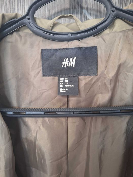 Cardigan H&M marimea 40. Este folosit 2 zile. Pret 75lei.