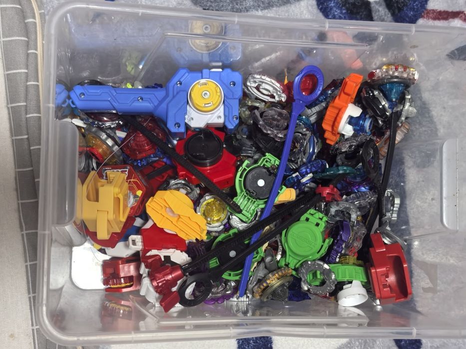 Продам коллекцию волчков Блейд Блейд