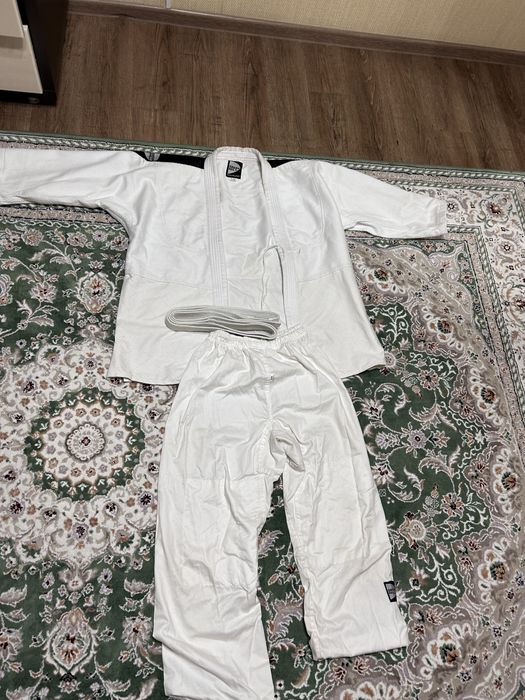 Продам белый Кимоно
