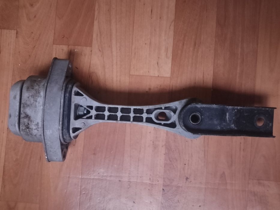 Подушка двигателя Фольксваген гольф 4