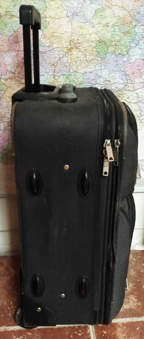 Куфар с дръжка на колела