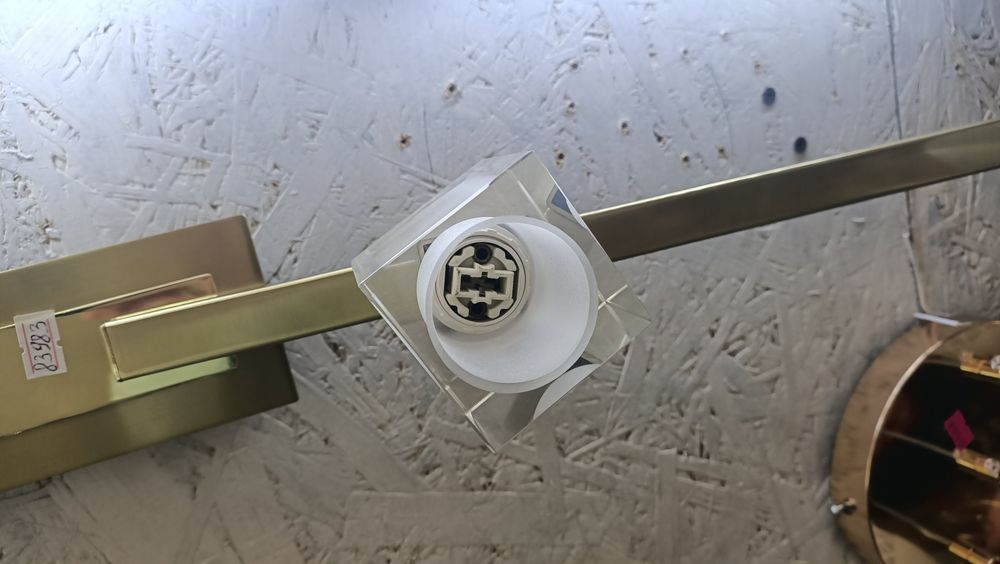 Продам люстру новая