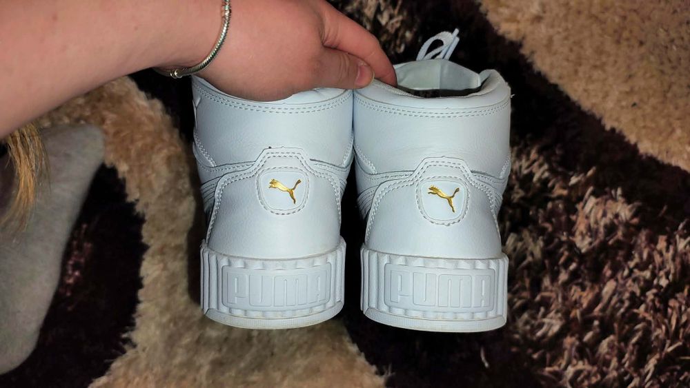 Vând  adidași  Puma