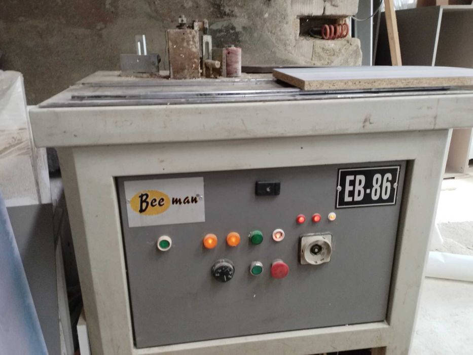 Криволинейна кантираща машина.