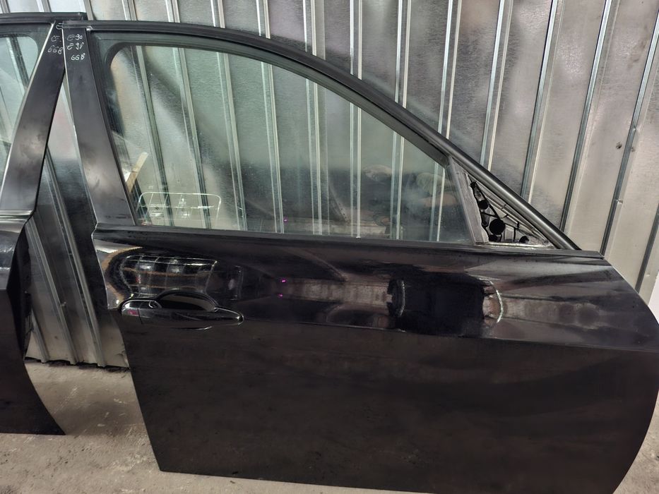 Usa fata BMW E90 E91 culoare 668 Schwarz 2 in stare foarte buna