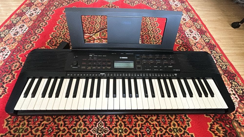 Синтезатор YAMAHA.