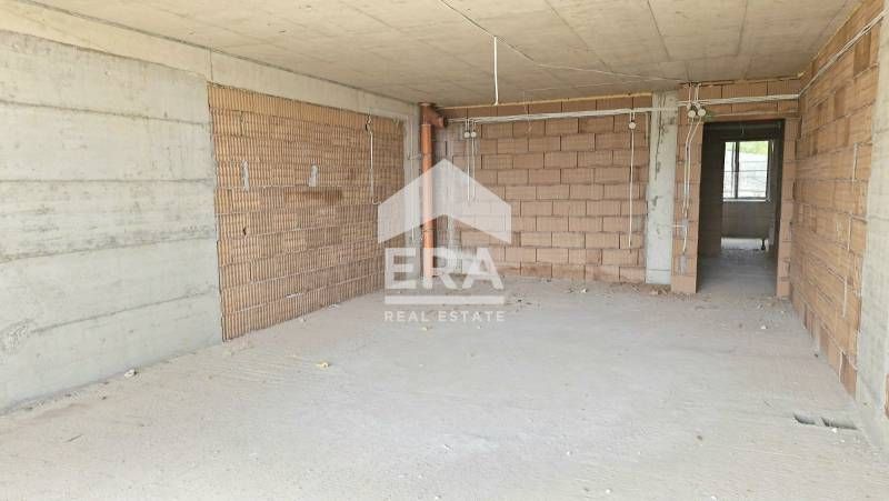 Продава се Четиристаен апартамент в Варна, м-т Св. Никола - 176 кв.м за 2114 €/кв.м - Снимка #2