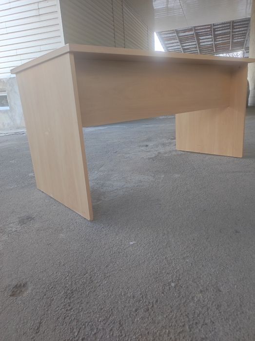 Столы, стулья, пуфик