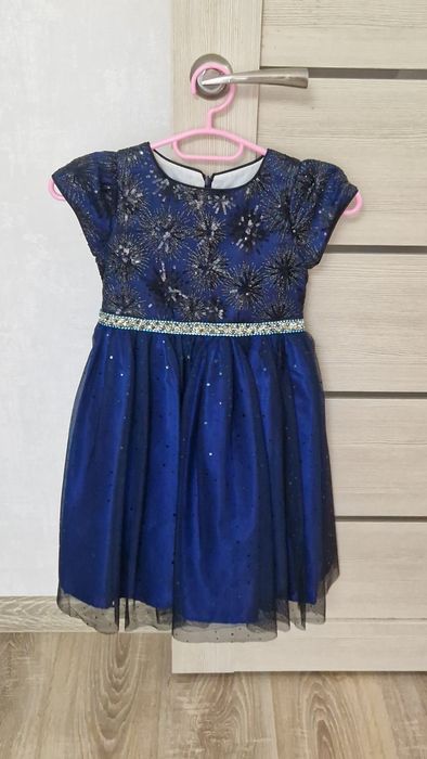 Платье нарядное на 5-7 лет