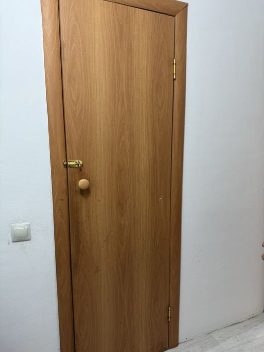 Продам межкомнатные двери по 2000