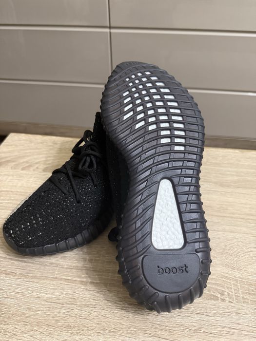 Adidas Yeesy 350 V2 Core Black White Oreo 42