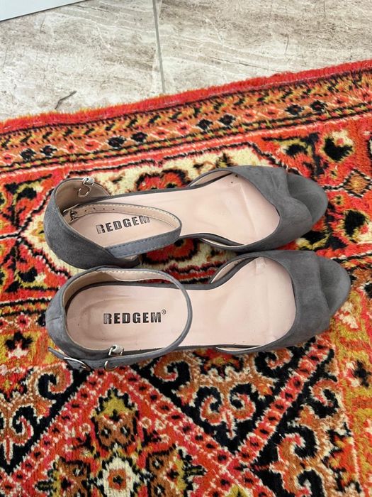 Продам обувь……..