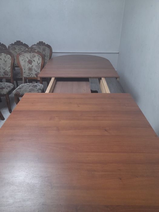Продаётся большой стол и стулья