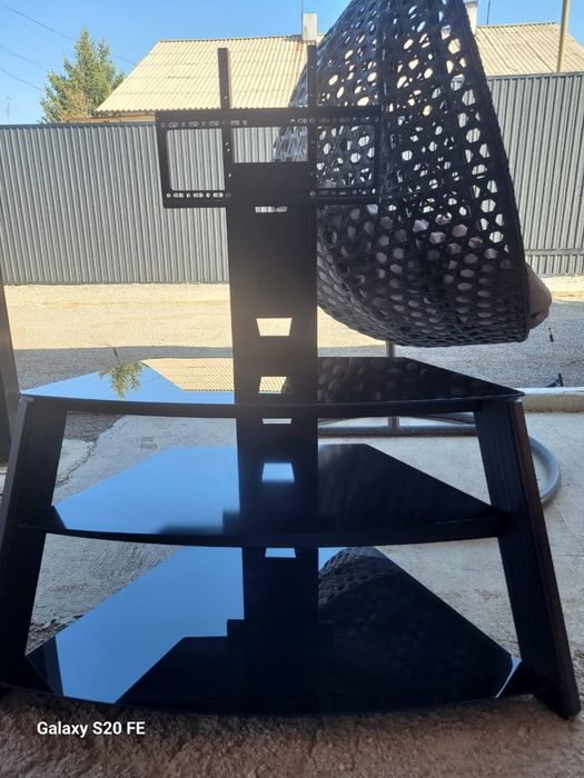 Продам тумбу под ТВ