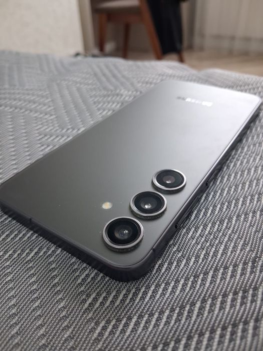 Samsung S24 PLUS