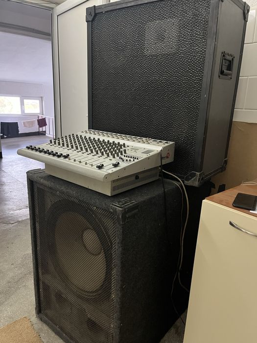 Тонколони и субуфер със стъпало