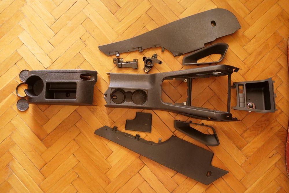Consola centrala fara cotiera Volkswagen Golf 5, Scirocco