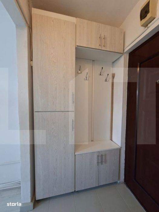 Garsoniera luminoasa cu bucatarie mobilata, renovata, zona Simeria