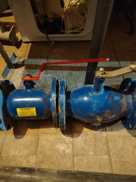 Вентиля, задвижки от десяти тыщь и выше.