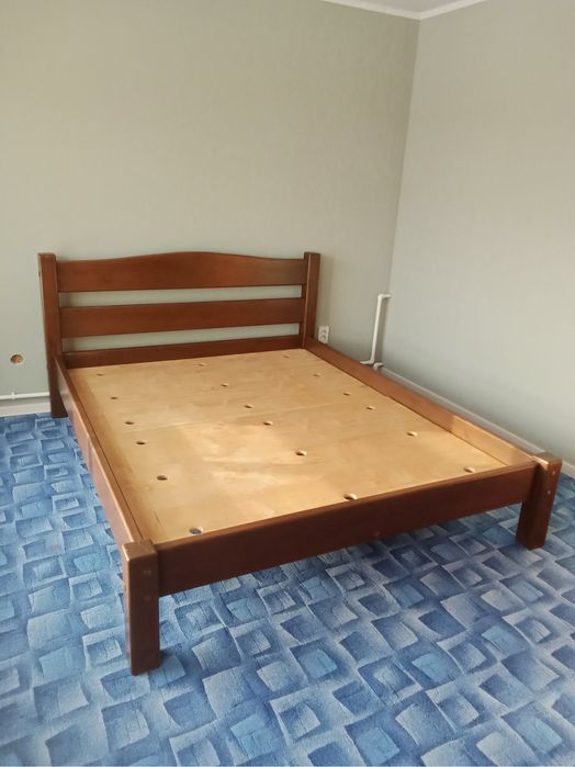 Продам кровать деревяная 2000/1600