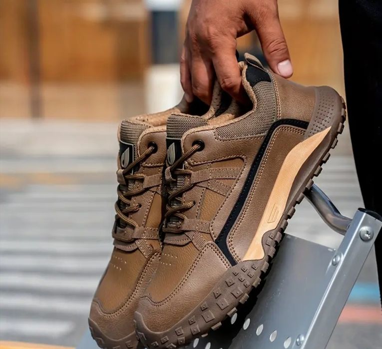 Продам спец обувь кроссовки модные