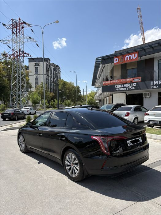 Hongqi eqm 500 tali 5 2024 yil probeg 36000