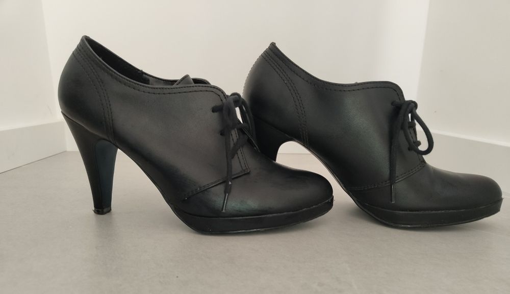 Много удобни, елегантни затворени обувки на висок ток
