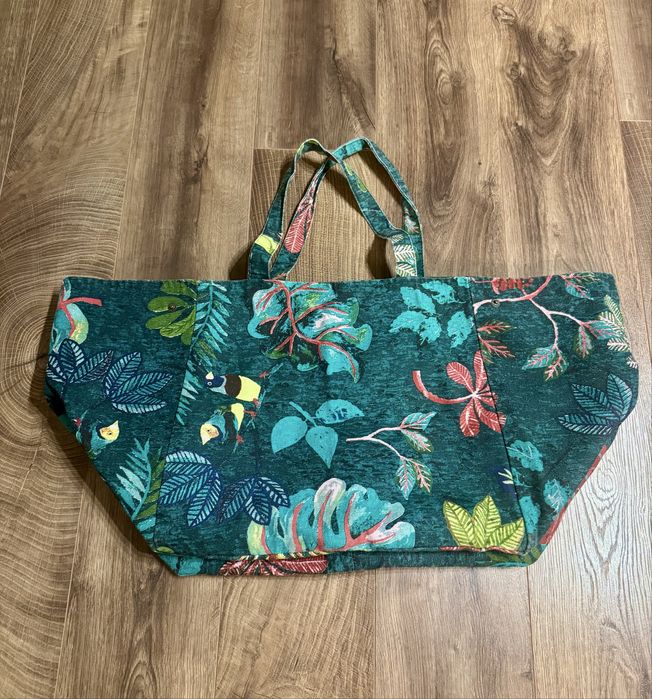 Плажна чанта на марката Indiska