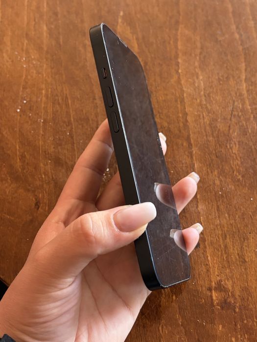 Vând Iphone 13, 64 GB
