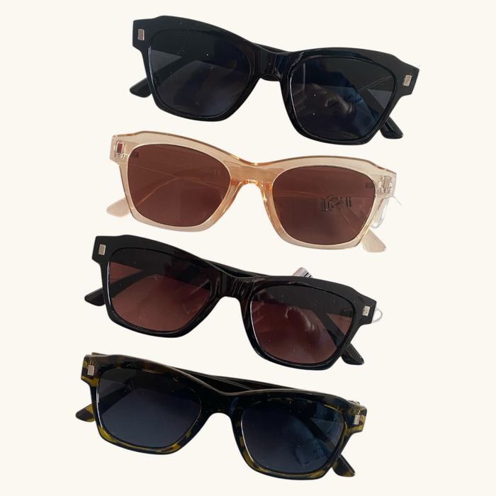 Слънчеви очила на едро! 2 € за брой!Кутия 10 бр-15 €!