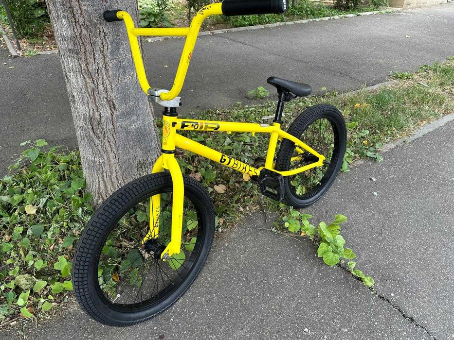 Bicicleta BMX GT ca Noua Galbena