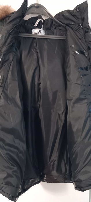 Продавам дамско яке Ново.