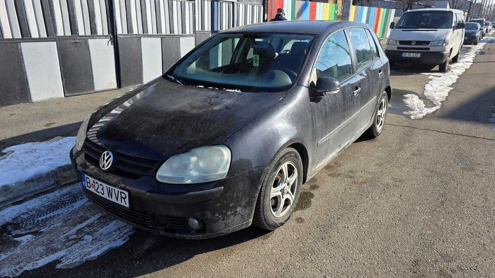 Volkswagen Golf V 1.6i 105 cp - usor avariat lovit spate