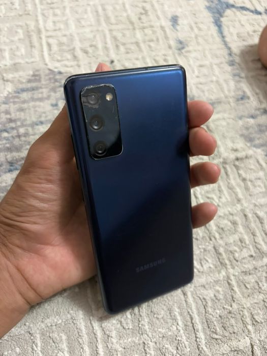 Samsung s20FE хорошем состоянии