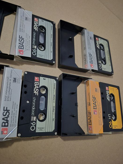 Vând Lot 4 casete audio originale Basf chromdioxid de 90 minute muzica mixta