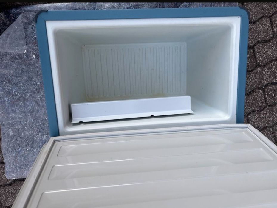 Хладилна ракла  Dometic  на газ , 12 и 220 волта.