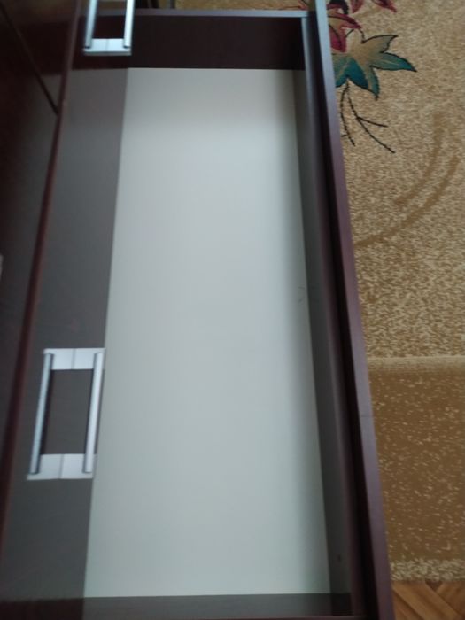 2 комода светлый и тёмный и Шкаф для книг или вещей