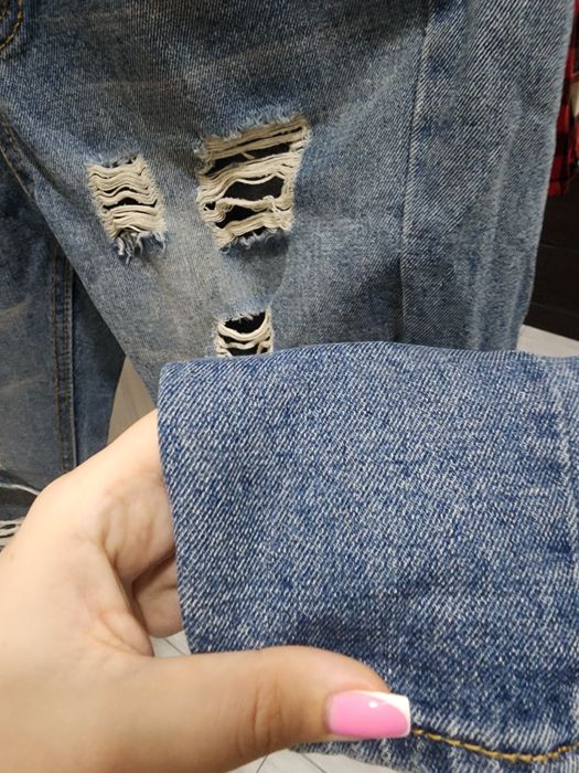 Джинсы голубые с дырами и потёртостями стильные натуральный джинс