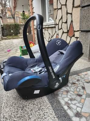 Maxi-Cosi Стол за кола и база