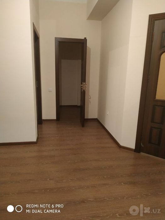 Продам квартиру новостройка. 3х комнат. 97 квадр. Метро Дустлик